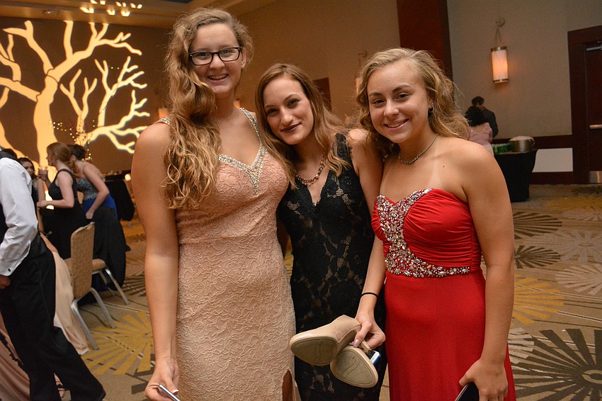 Lakewood sophomores Emily Loefgren and Victoria Lanza catch up with friend Sidney Chambers, a junior.