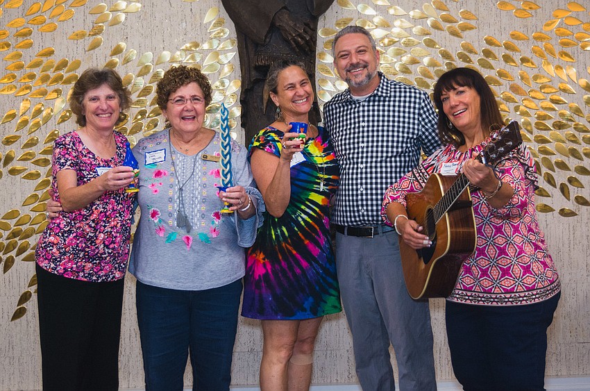 Lynn Wetherson, Fae Beloff, Amy Weinberger, Rabbi Michael Shefrin and Nancy Bossov