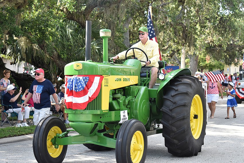 Steve Branham leads the Longboat Key Garden Club around Bay Isles Road.
