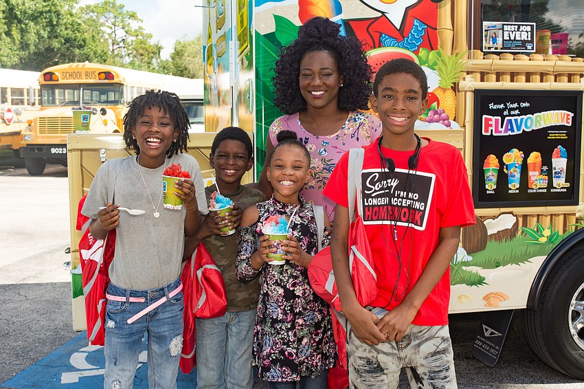 Micah Williams, Kamiah and Kimoni Jordan, Amirah Jordan and Nivea Luis, back.
