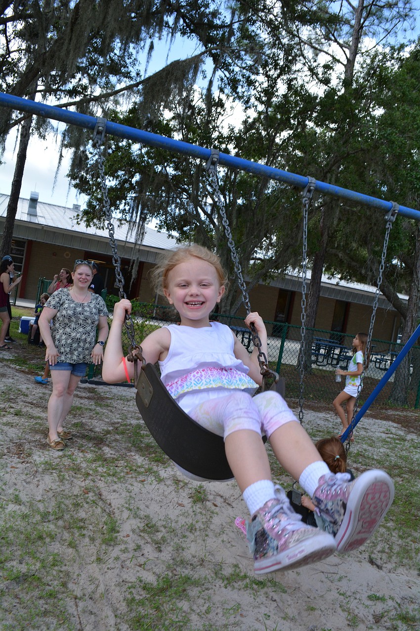 Kris Mylett pushes her 5-year-old daughter, Anna, during a play date at Braden River Elementary's playground Aug. 10 welcoming kindergarten families. Photo by Pam Eubanks.