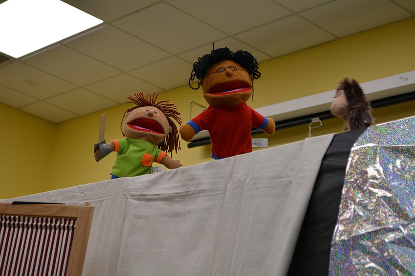 Aladdin talks with his sidekick about Princess Jasmine.