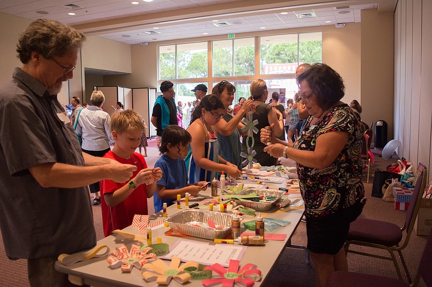 Temple Sinai members make peace crafts.