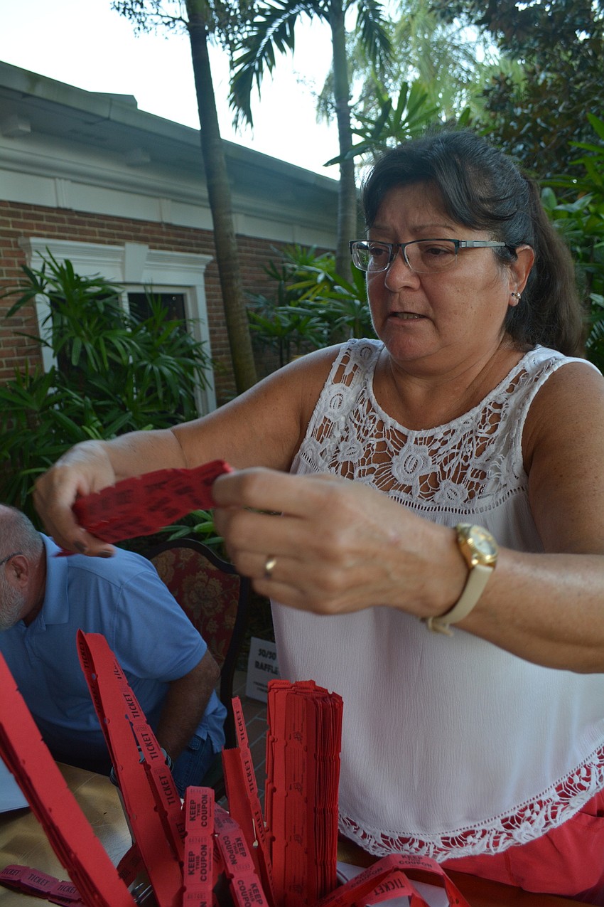 Donna Van Ripper is the golf committee co-chairwoman.
