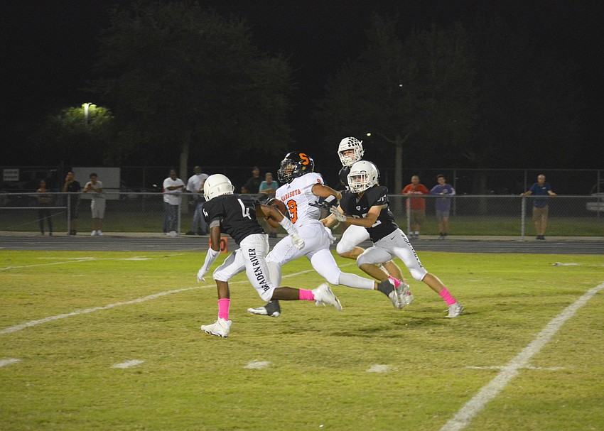 Sailors sophomore running back Dominic Bennett (9) races through the Pirates defense.