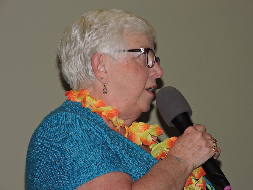 Elks member Rose Wujcik sang the National Anthem.