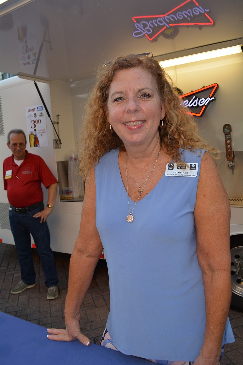 Lakewood Ranch Business Alliance member Laurie Pike, director of sales and marketing for Sleep Inn Mainstay, volunteers to serve up the beer.