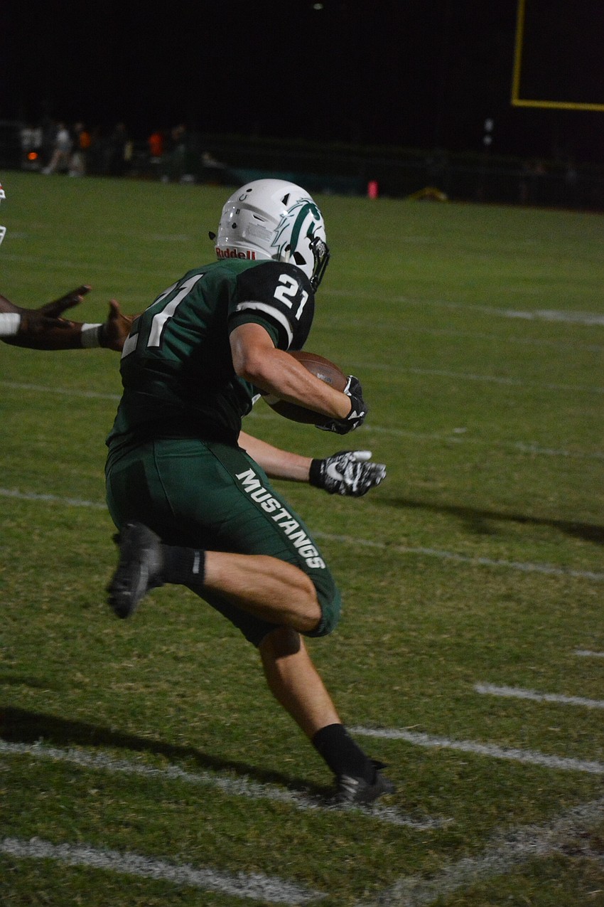 Mustangs junior Gavin Goeden tiptoes the sideline for a first down.