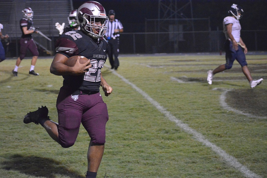 Ali Boyce waltzes into the end zone untouched against Alonso High.