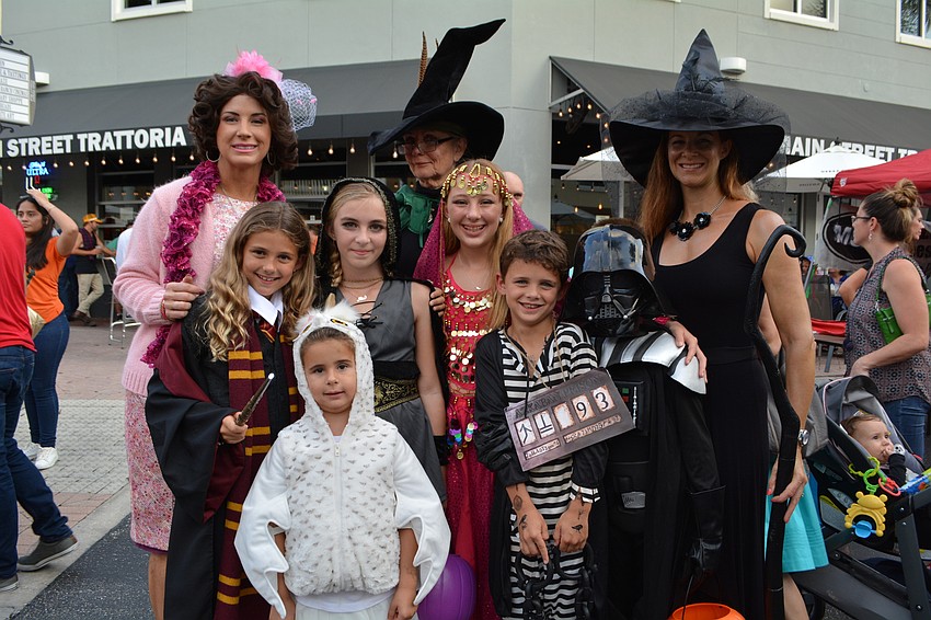In front is Vanessa Galliano as Hedwig. Second row is: Adrianna Galliano, Mia Jordan, Emma Jordan, Sebastian Galliano and Luke Jordan. Last row is Schuyler Galliano, Karin Galliano and Karen Jordan