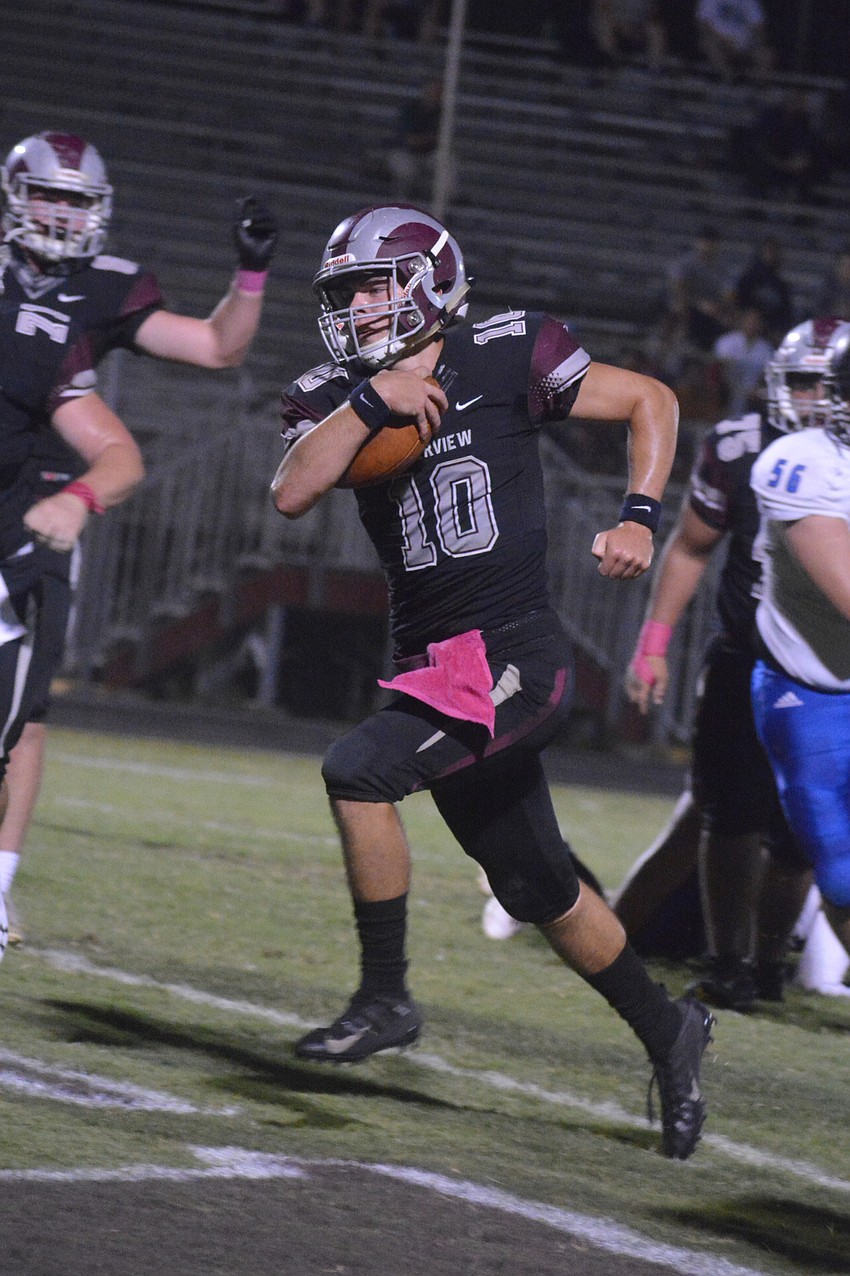 Junior QB Sean White jogs into the end zone for a score.