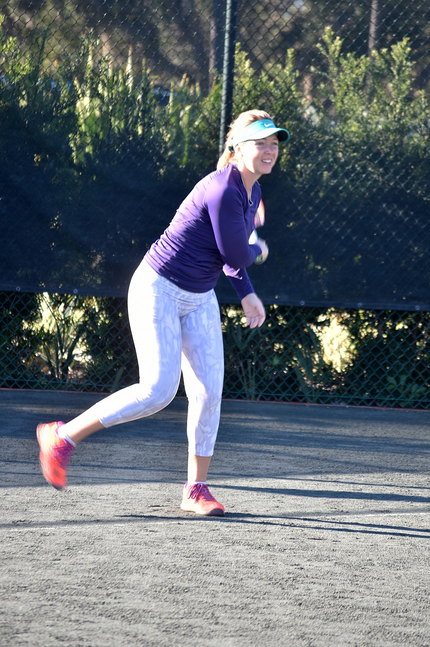 Tatiana Solclatova returns the ball.