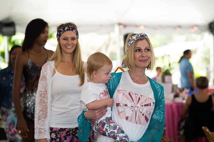 The models take a last loop around the runway.