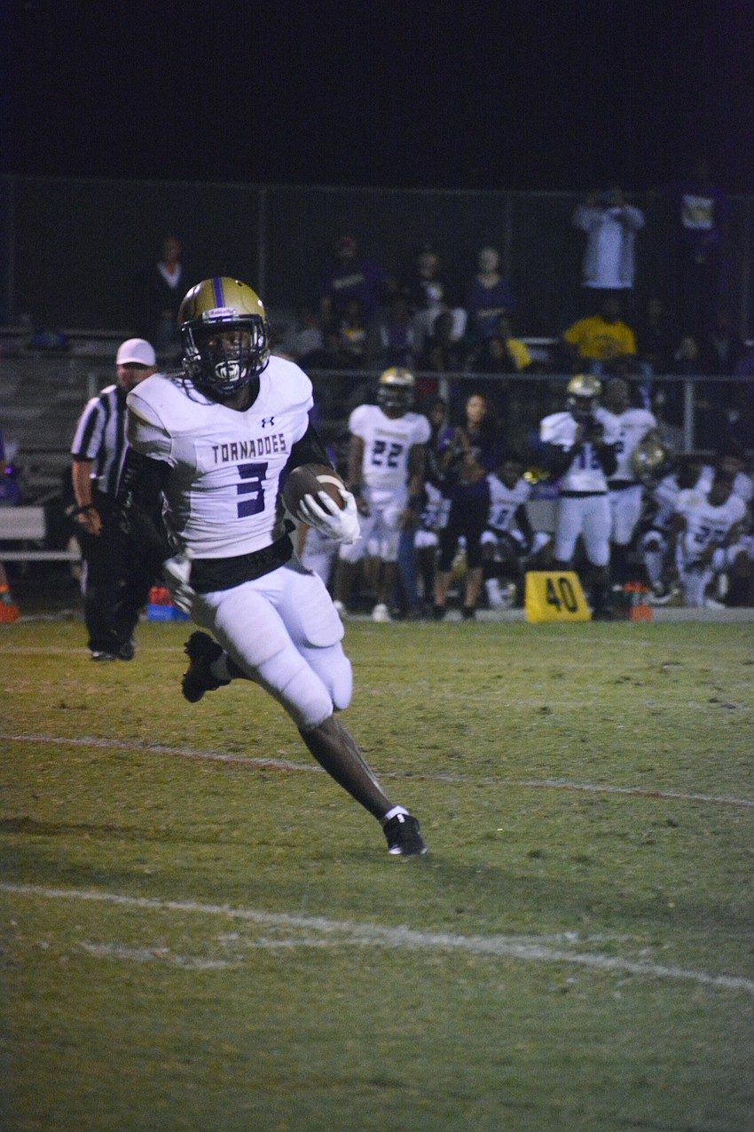 Booker senior wide receiver/defensive back Eldrian Arnold cuts upfield.