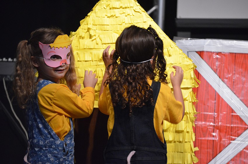 Kaylee Casablanca and Miranda Pullido are the pigsbuild their house out of straw