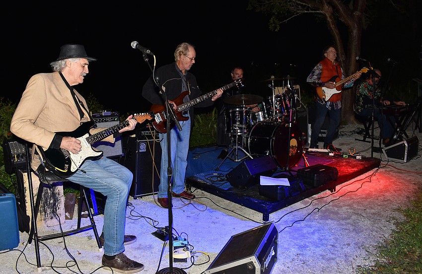 Live music played throughout the night.