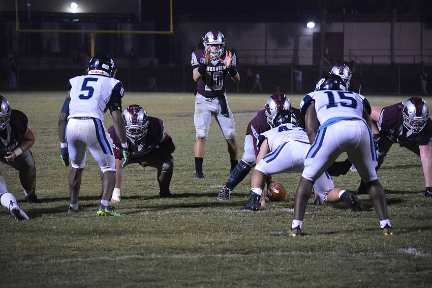Sean White prepares to take the snap for the Rams.