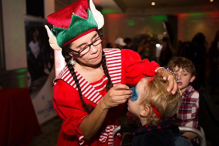 Elle Gruters gets her face painted.