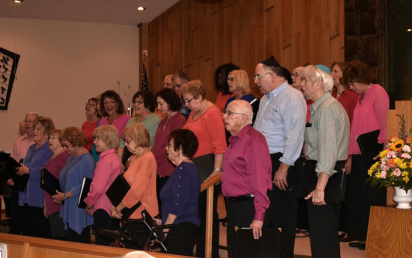 The Sarasota Jewish Chorale performed before dinner.