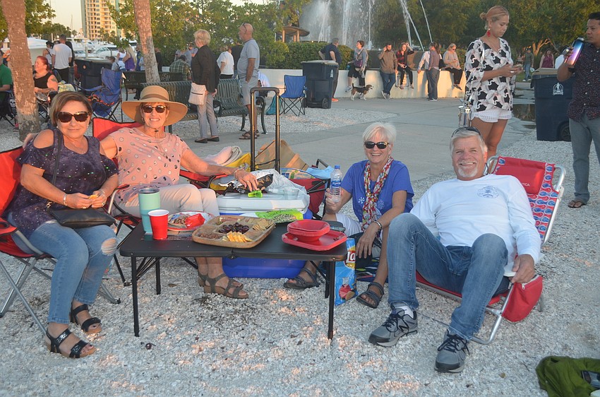 Jenny Agnelli, Christine Chase, Peggy White and Wally Koziarksi