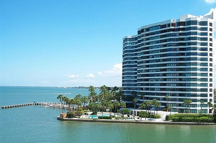 A condominium in Condominium on the Bay recently sold for $1,625,000. Built in 1982, it has three bedrooms, four baths and 2,930 square feet of living area. It previously sold for $518,000 in 1997.