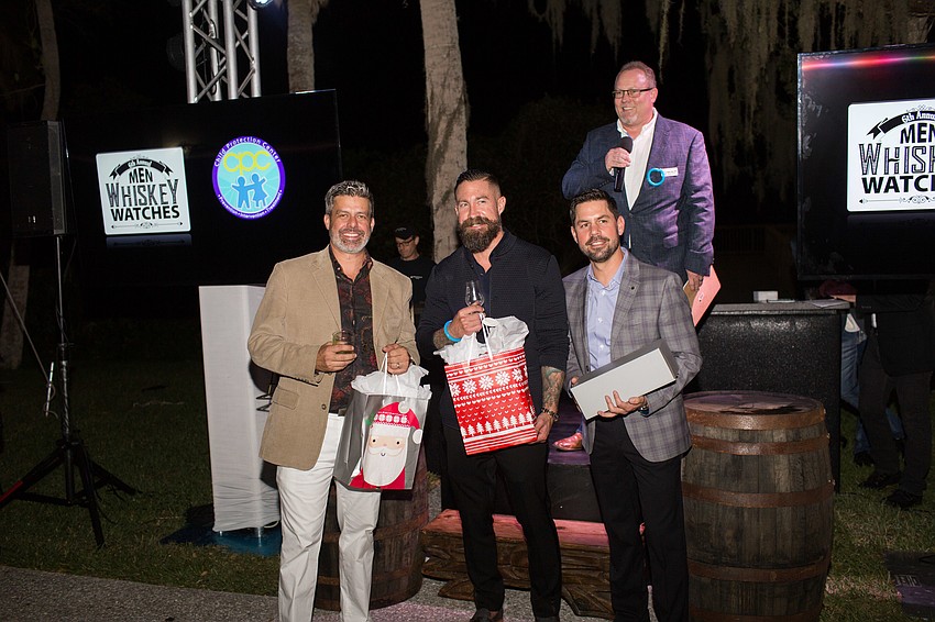 The Co-Chairmen received gifts at the end of the evening.