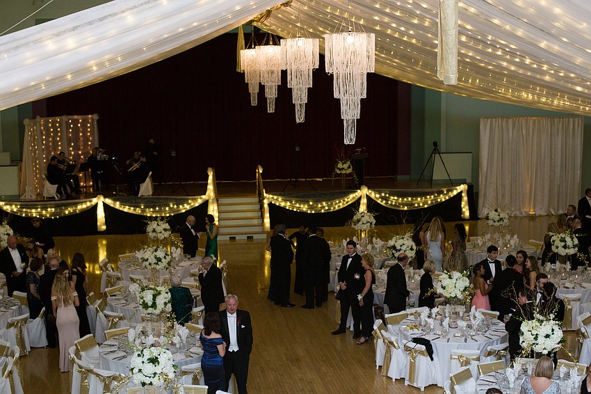 The Municipal Auditorium was elegantly decorated.