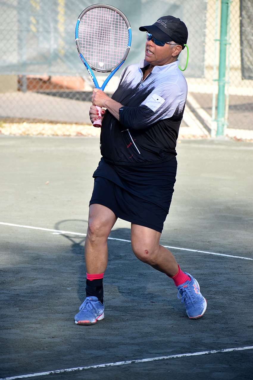 Beth Gotthelf returns the ball during a final-round match.