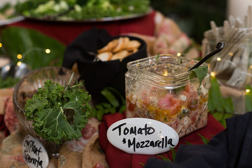 Light appetizers were served during cocktail hour.