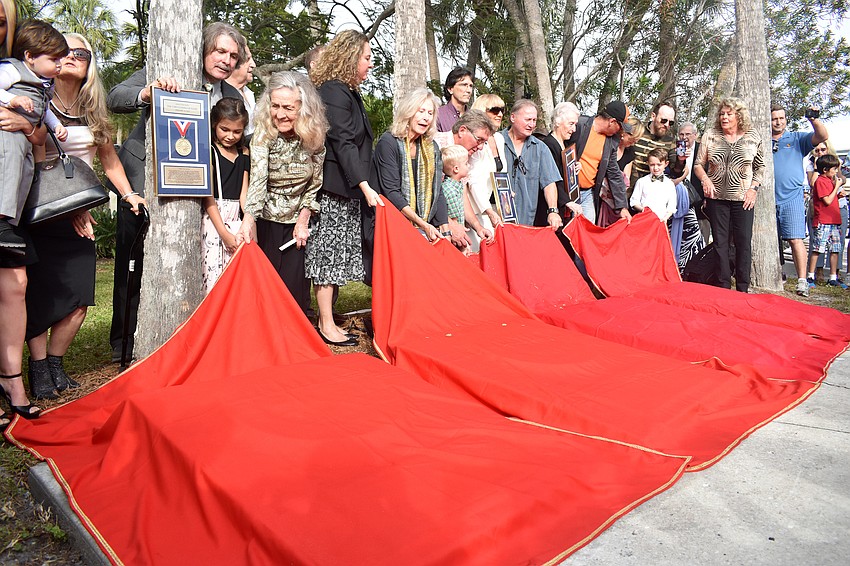 The 2019 class of inductees reveal their plaques on the Circus Ring of Fame surrounded by friends, family and fans.