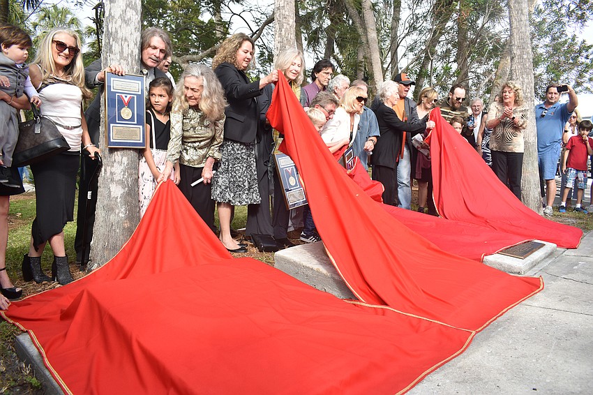 The 2019 class of inductees reveal their plaques on the Circus Ring of Fame surrounded by friends, family and fans.
