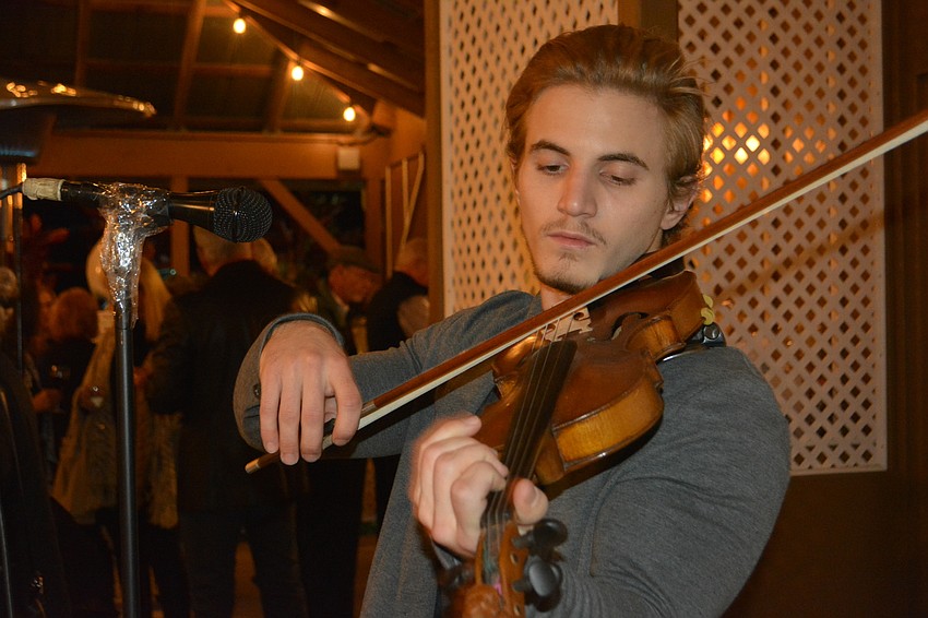 Sarasota violinist Paul Leonov provided the evening's entertainment.