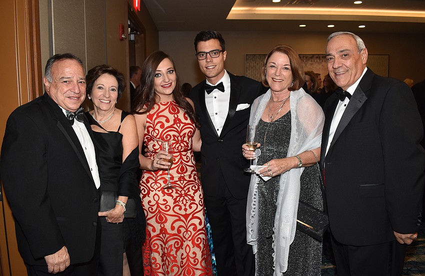 Al and Sue Sonnizzo, Tara Kelly, Richard Crowell and Jean and Vincent Cipriano