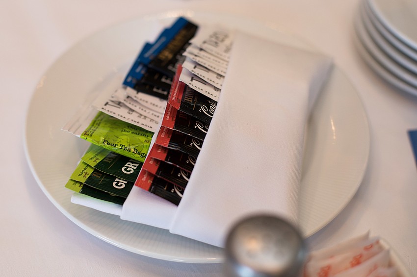 Many kinds of tea were offered.