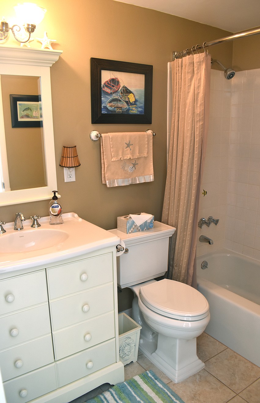 The bathroom walls, along with the dining room ones, were recently redone with Venetian plaster.