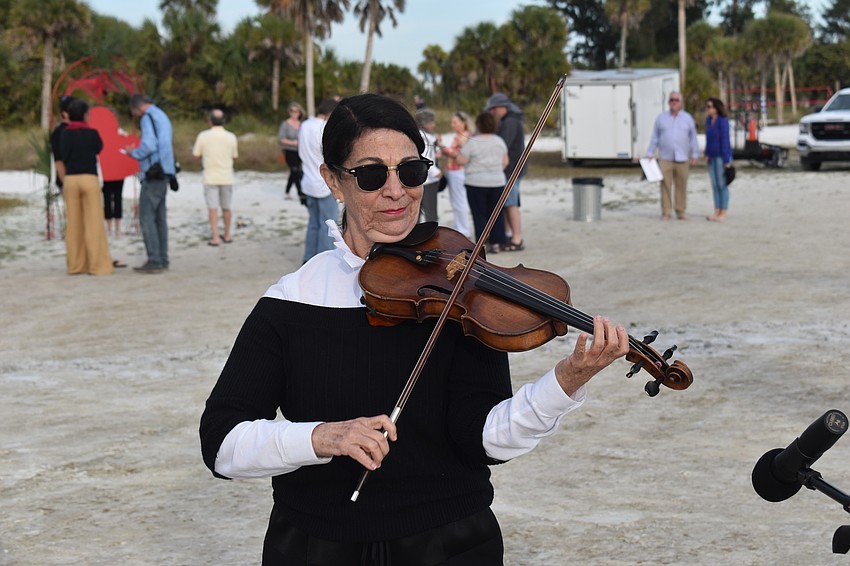 Laurie Vodney Wright, from Chamber Orchestra of Sarasota, played violin before the service.