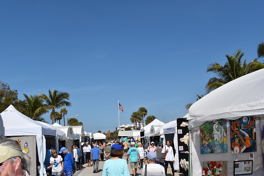 The art festival drew a big crowd.