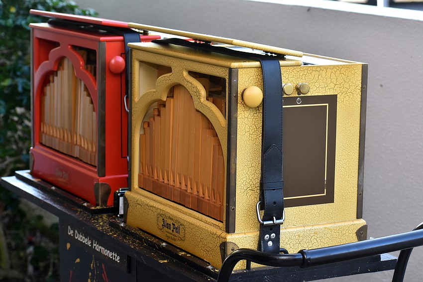 Ron Bopp played his organ set during the singalong.