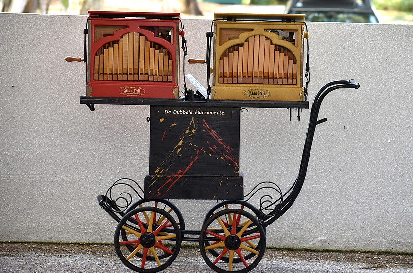Ron Bopp brought his organ set to use during the singalong.