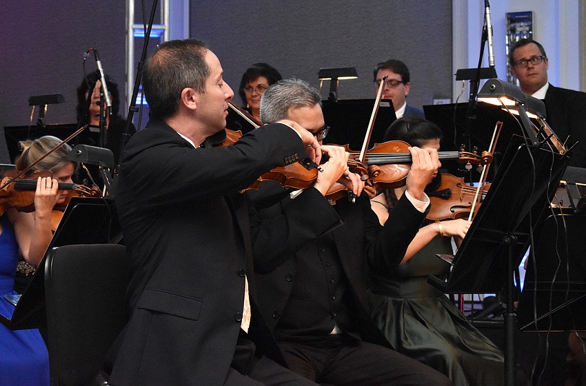 The orchestra gave an emotional performance to end the concert.