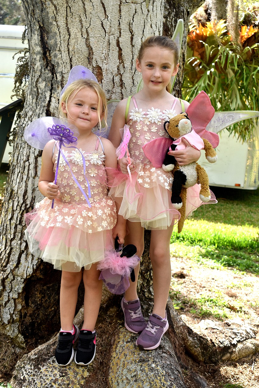 Alyssa and Vanessa Mayer