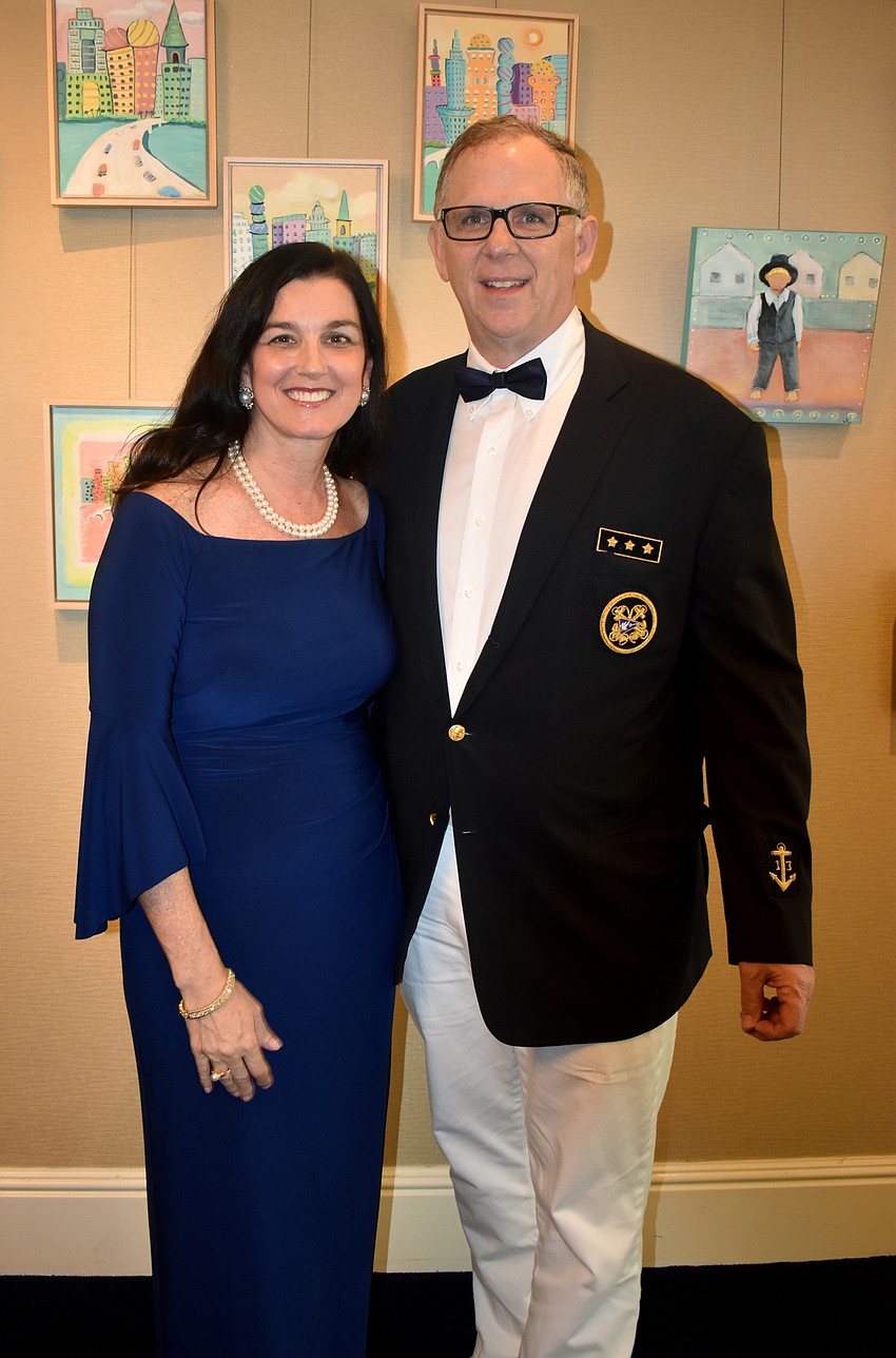 Leslie and outgoing Commodore Bob Williams