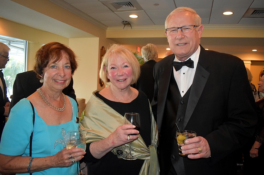 Susan Lowry Harlan and Karen and Jerry Calengor