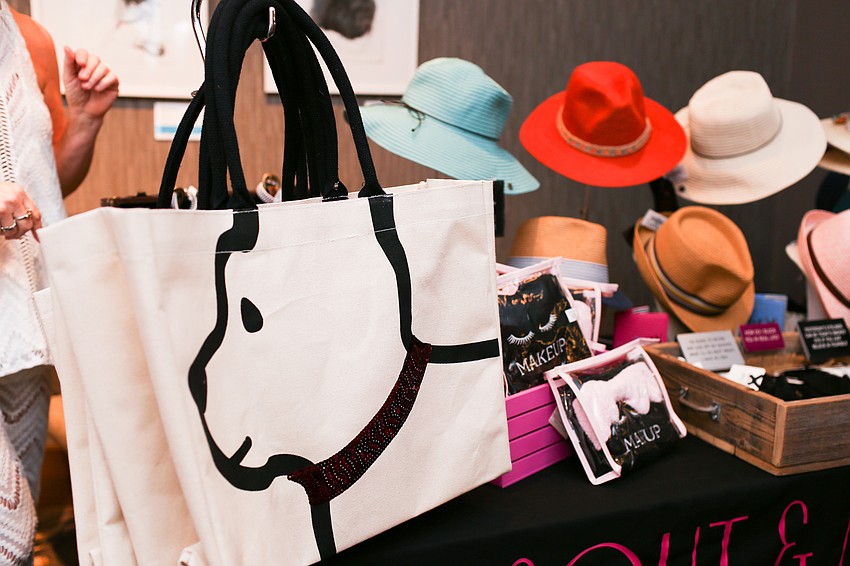 Scout & Molly's sold a dog tote.