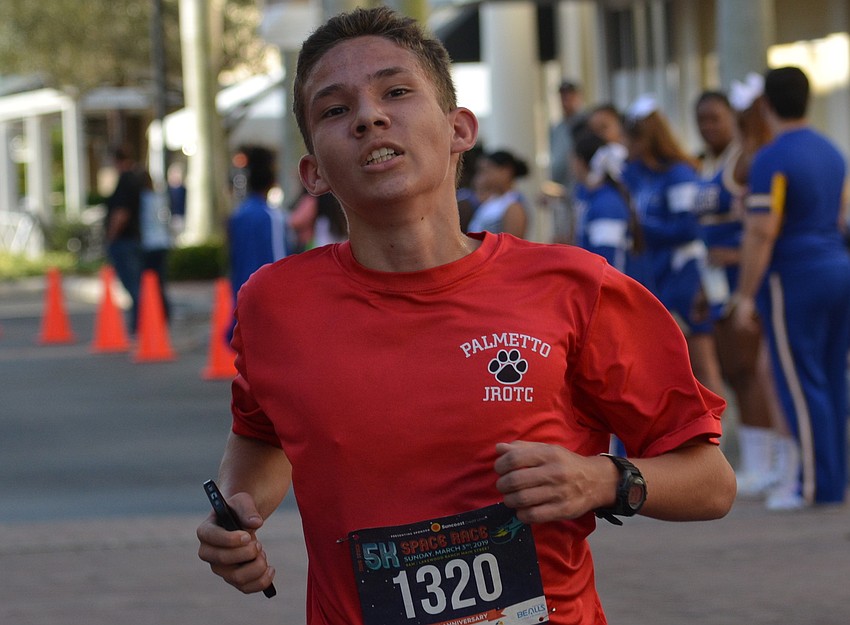 Palmetto High's Collin Butzow crossed the finish line in 17:32 to win the 5K.