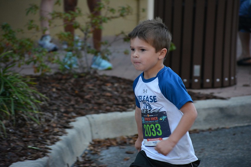 Lakewood Ranch 4-year-old Jace Parsons runs toward the front of his age group race.