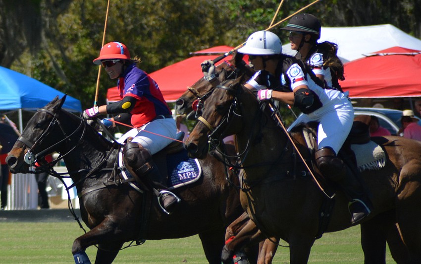 Ten Oaks' Sarah Wiseman breaks away from the pack.