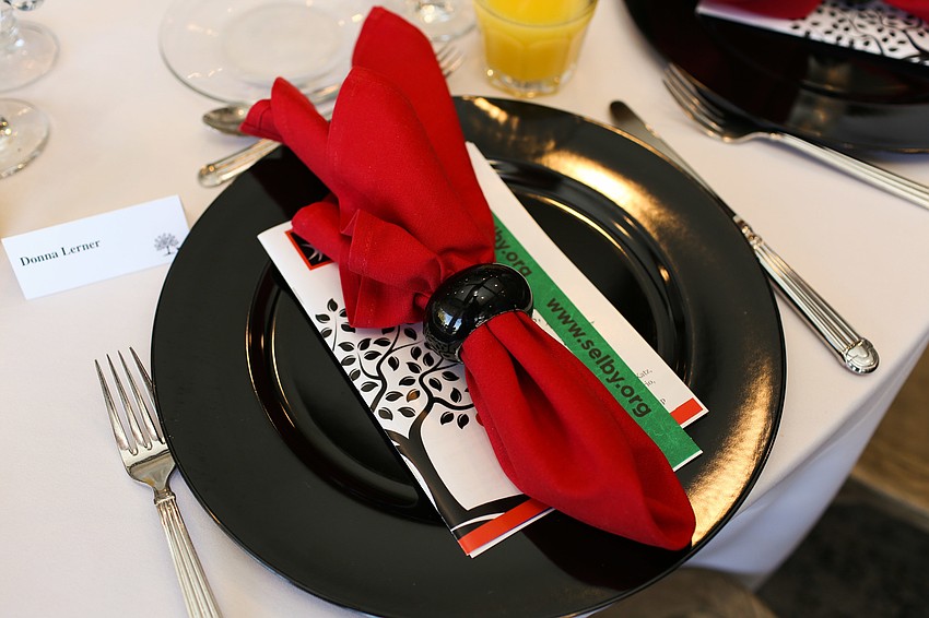 The tables were decorated in black and red.