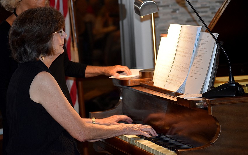 Jan Ortmann accompanies Bob Geraci on the piano.
