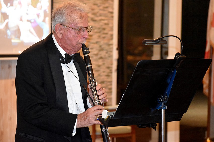 Bob Geraci opens the show with “Another Opnin’, Another Show.”